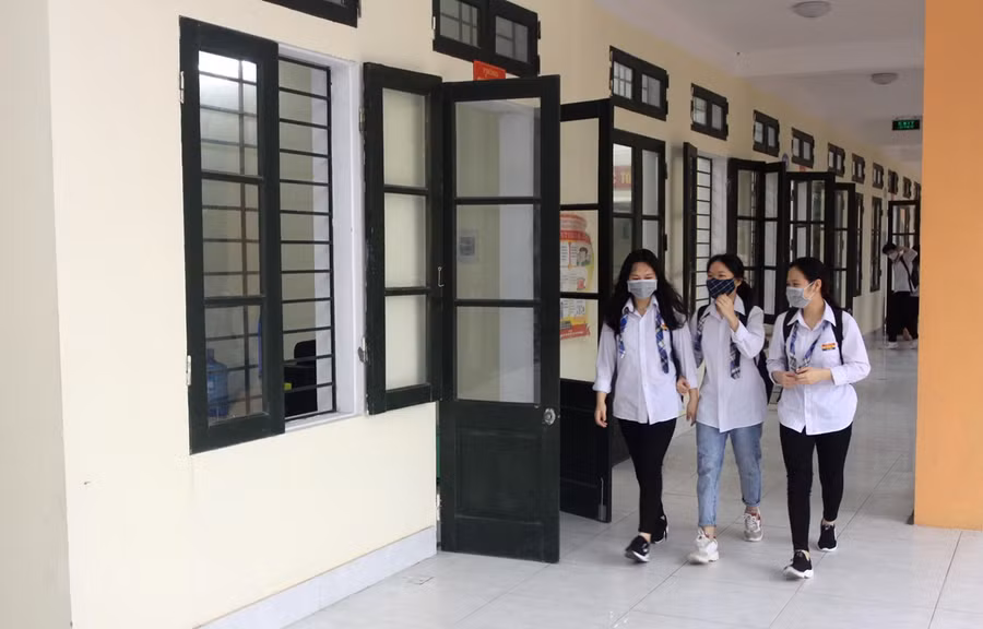 Học sinh trường THPT Lê Quý Đôn, thành phố Thái Bình đi học trở lại. (Ảnh: Thế Duyệt/TTXVN) Học sinh trường THPT Lê Quý Đôn, thành phố Thái Bình đi học trở lại. (Ảnh: Thế Duyệt/TTXVN)