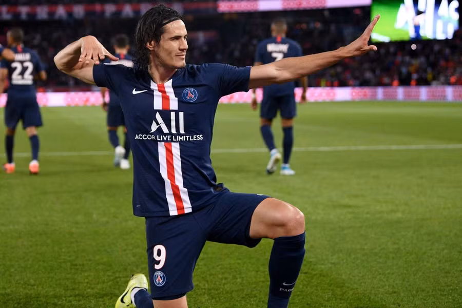Cavani vẫn ở lại châu Âu chơi bóng