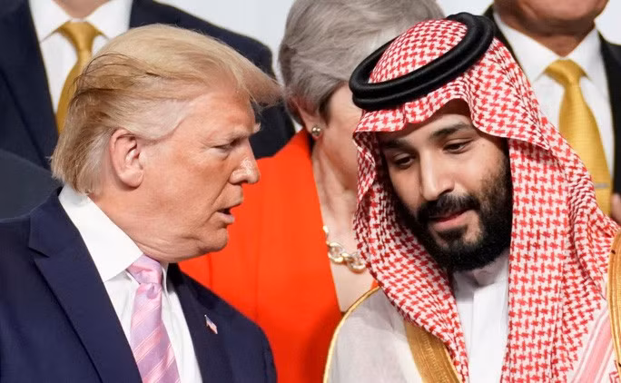  Tổng thống Mỹ Donald Trump (trái) và Thái tử Ả Rập Saudi Mohammed bin Salman. Ảnh: Reuters