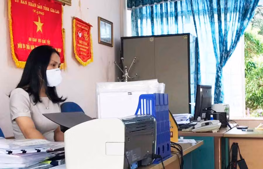 Sở Giáo dục và Đào tạo chỉ bố trí 12/57 cán bộ, công chức làm việc tại cơ quan theo lịch phân công. Ảnh: M.T