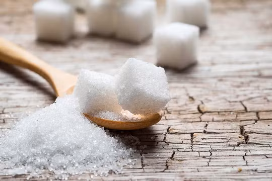Đường: Bạn nên hạn chế ăn các thực phẩm chứa nhiều đường. Bánh kẹo chứa ít chất xơ và nhiều chất béo gây táo bón nghiêm trọng.