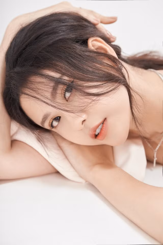 Những ngày đầu tiên bị hủy hàng loạt show và tự cách ly tại nhà, cô stress và cảm thấy bản thân vô dụng. Những ngày đầu tiên bị hủy hàng loạt show và tự cách ly tại nhà, cô stress và cảm thấy bản thân vô dụng.