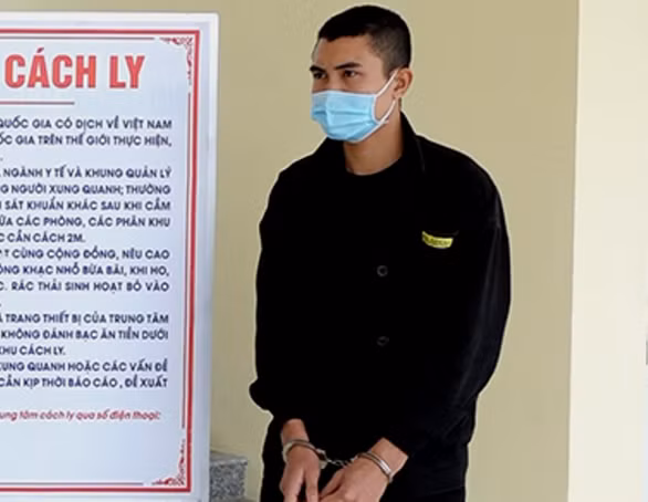 Lê Duy Cường bị bắt khi đang cách ly ở khu cách ly tập trung thị xã Ba Đồn - Ảnh: TRẦN TUẤN