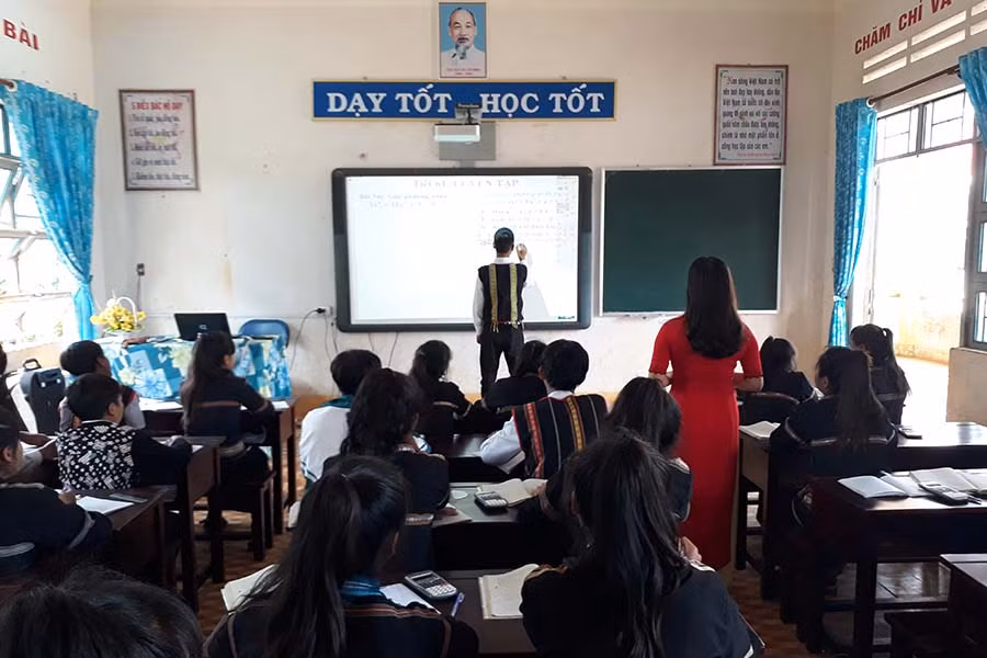  Một tiết học tại Trường THCS Dân tộc Nội trú huyện. Ảnh: N.T