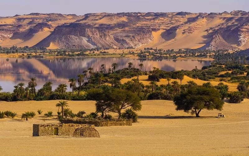  Sahara có hơn 20 hồ nước, chủ yếu là hồ nước mặn. Chad là hồ nước ngọt duy nhất ở đây. Ảnh: Never Ever Seen Before.