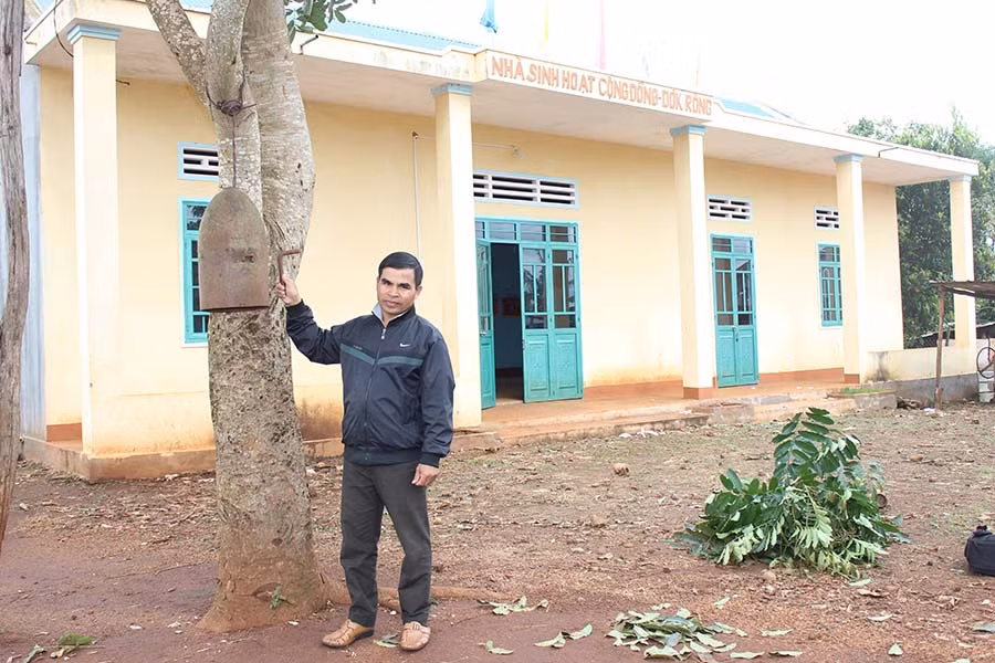 Nhà sinh hoạt cộng đồng do người dân tự xây dựng. Ảnh: Nguyễn Diệp Nhà sinh hoạt cộng đồng do người dân tự xây dựng. Ảnh: Nguyễn Diệp