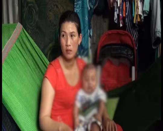  Liên cùng con nhỏ chưa đầy 3 tháng tuổi tại nhà riêng. Ảnh: D.K