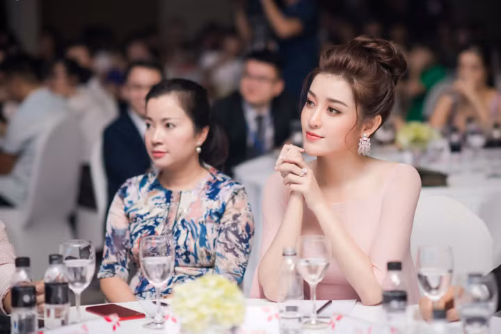 Cuộc thi Hoa hậu Hòa bình sẽ diễn ra vào tháng 10 tới tại Việt Nam. Cuộc thi Hoa hậu Hòa bình sẽ diễn ra vào tháng 10 tới tại Việt Nam.