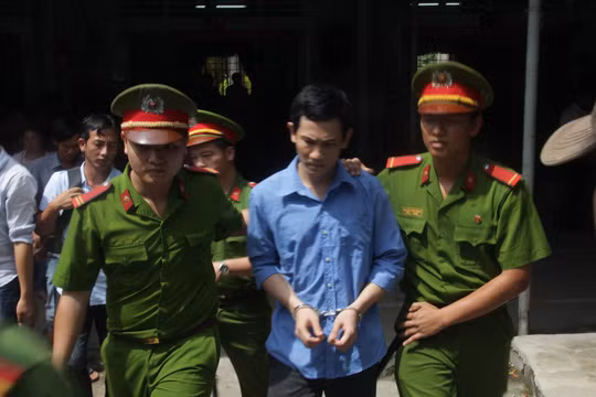 Nguyễn Văn Thái được dẫn giải về trại giam.