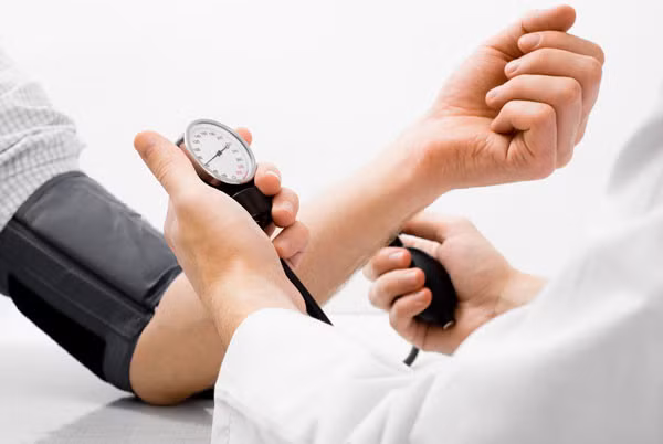 Kiểm soát huyết áp: Quả me có hàm lượng chất sắt cao và kali, giúp kiểm soát huyết áp và sản xuất ổn định tế bào hồng cầu. (Ảnh KT).