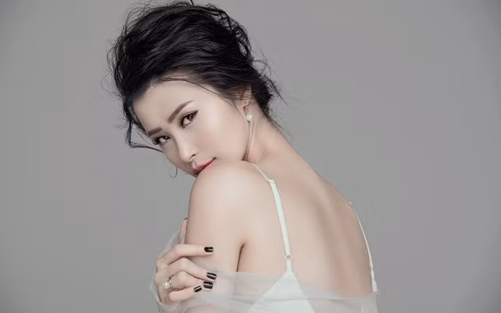 Sau Noo Phước Thịnh, Đông Nhi là đại diện chính thức của Việt Nam tham gia biểu diễn và giao lưu tại sân khấu “Asia Song Festival 2017” cùng những tên tuổi lớn của Hàn Quốc như: Tae Yeon (SNSD), EXO, Mamamoo... và loạt nghệ sĩ đến từ các nước châu Á.