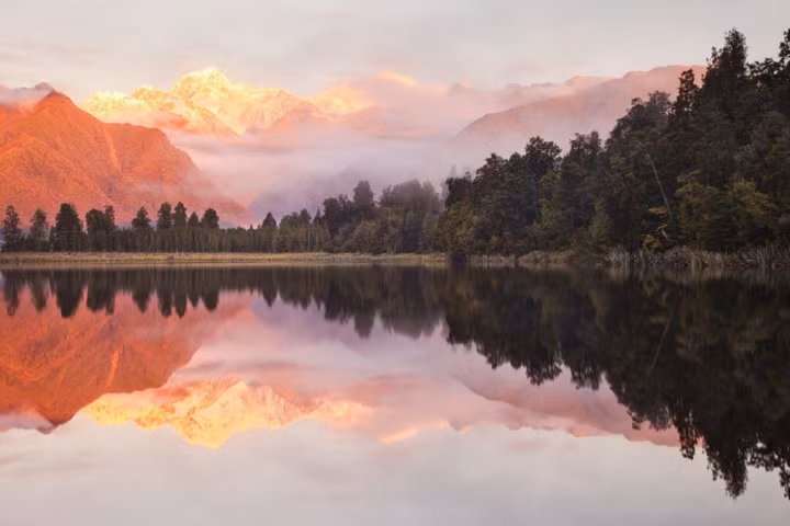 Hồ Matheson, New Zealand. Kỳ quan tự nhiên này còn được gọi là hồ Gương, hãy nhìn ảnh thì rõ!