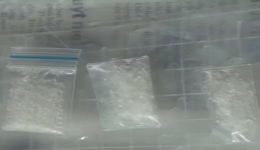 Những gói mà túy đá này đã được Liên giấu trong người con trẻ để qua mắt lực lượng chức năng. Ảnh do công an cung cấp