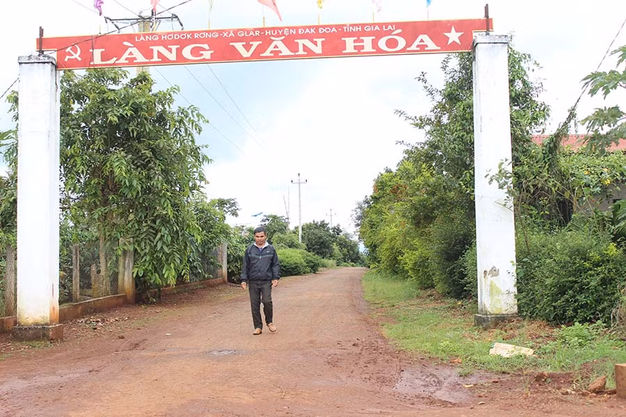 Hệ thống giao thông làng Dơk Rơng đã được cứng hóa. Ảnh: Nguyễn Diệp Hệ thống giao thông làng Dơk Rơng đã được cứng hóa. Ảnh: Nguyễn Diệp
