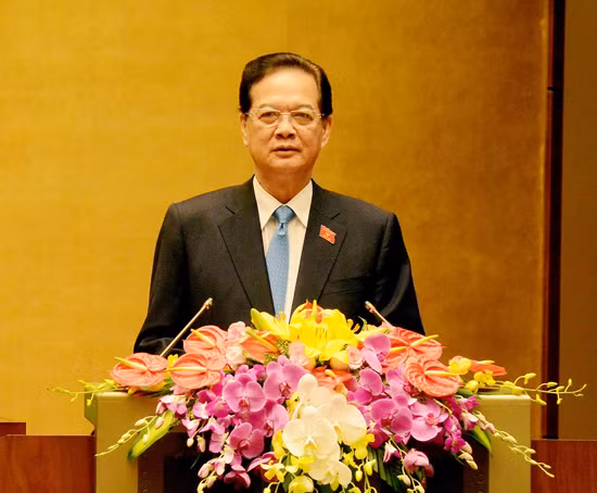 Thủ tướng Nguyễn Tấn Dũng trình bày báo cáo công tác nhiệm kỳ 2011 - 2016 của Chính phủ. 
