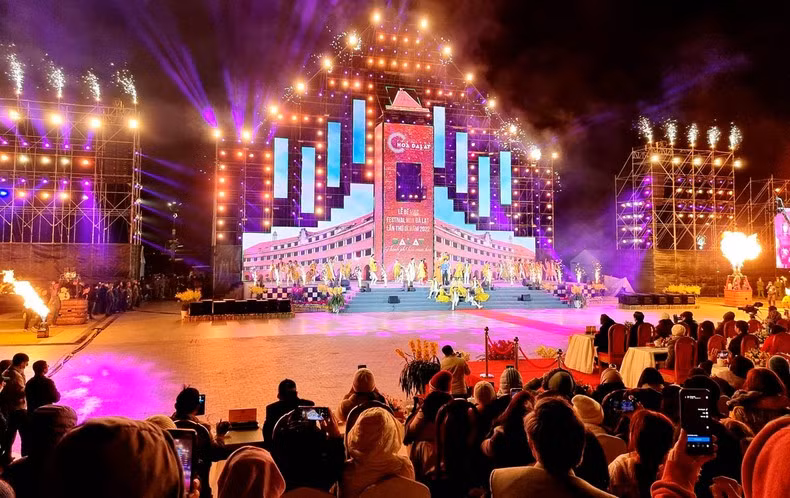 Đêm bế mạc Festival Hoa Đà Lạt lần thứ IX rực rỡ sắc màu.