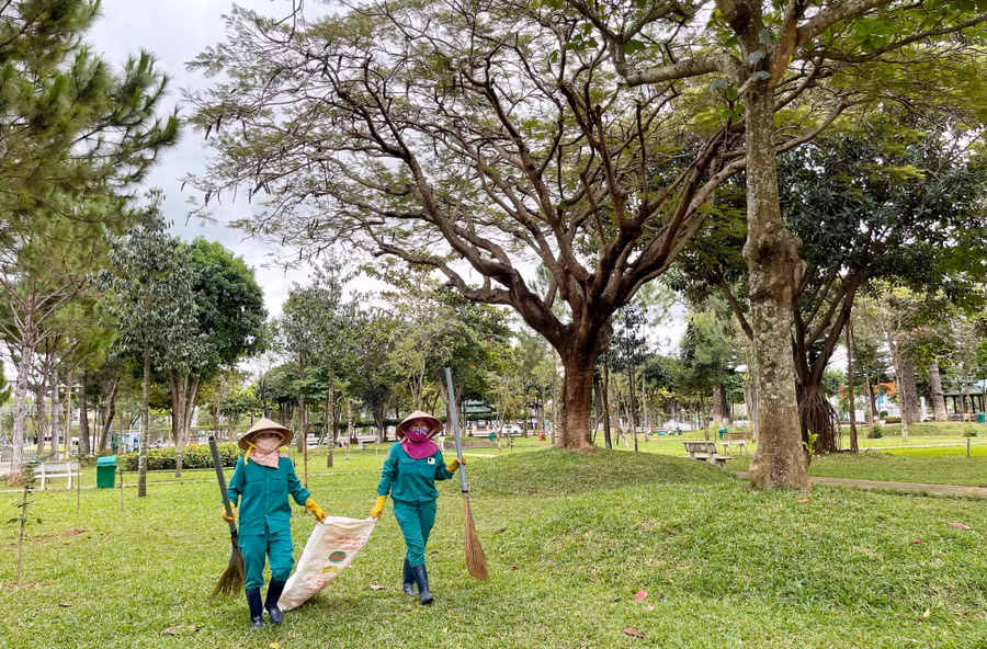 Khuôn viên Quảng trường Đại Đoàn Kết (TP. Pleiku) luôn được giữ gìn xanh-sạch-đẹp. Ảnh: Hoàng Ngọc