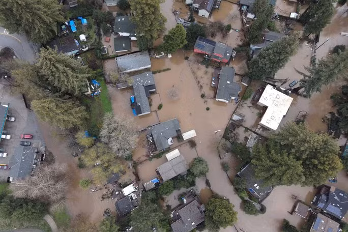 Lũ lụt ở bang California cuối tuần này. Ảnh: Reuters