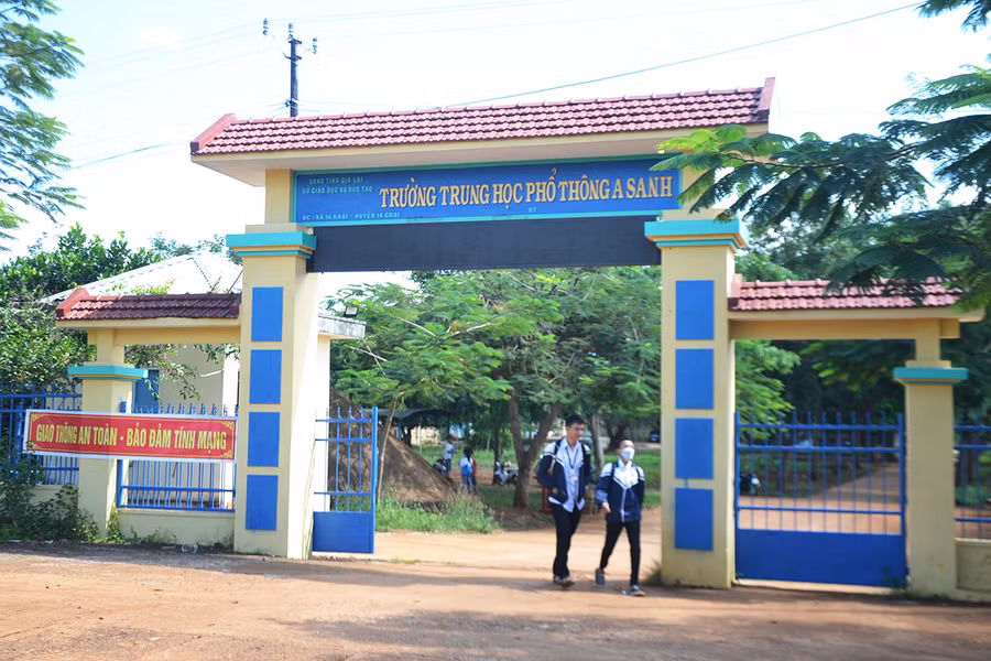  Trường THPT A Sanh (huyện Ia Grai) hiện có hơn 1.000 học sinh, trong đó, hơn 25% là học sinh người dân tộc thiểu số. Ảnh: Hoàng Minh