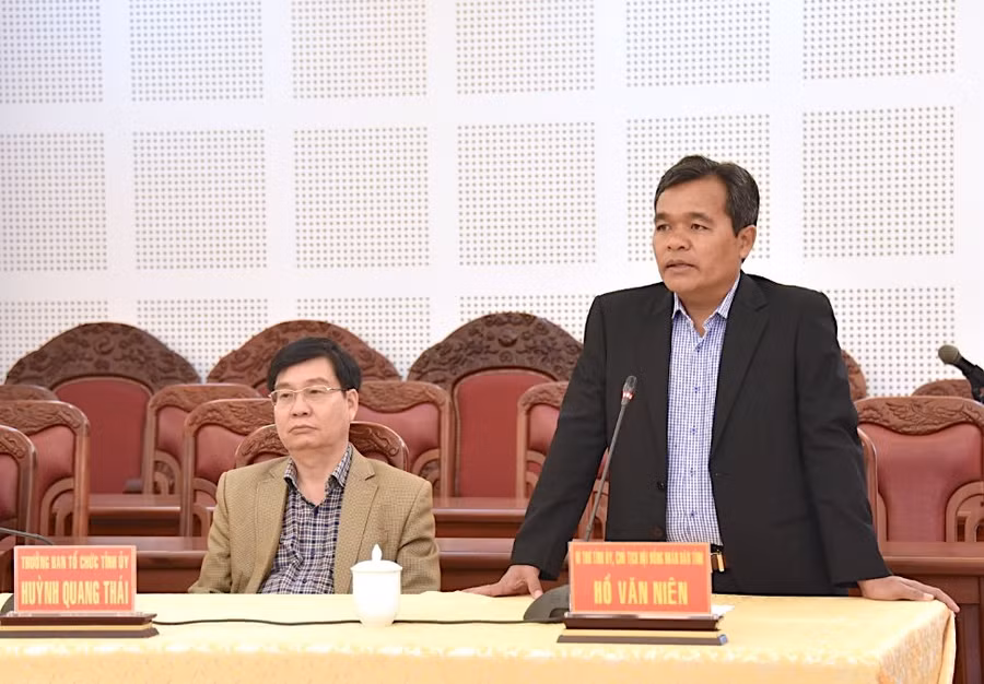 Bí thư Tỉnh ủy Hồ Văn Niên phát biểu giao nhiệm vụ cho 2 đồng chí tân Phó Chủ tịch UBND tỉnh. Ảnh: Đức Thụy Bí thư Tỉnh ủy Hồ Văn Niên phát biểu giao nhiệm vụ cho 2 đồng chí tân Phó Chủ tịch UBND tỉnh. Ảnh: Đức Thụy