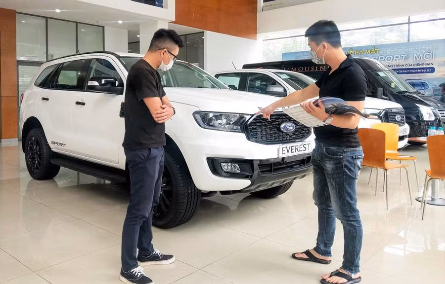 Các đại lý bán xe đang tranh thủ kích cầu bằng những chương trình giảm giá, khuyến mãi trong dịp cuối năm Âm lịch. (Ảnh minh họa: PV/Vietnam+)