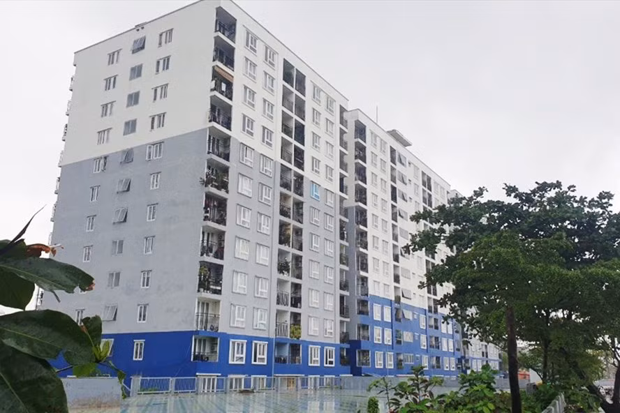  Đối tượng được đăng ký mua nhà ở xã hội được HĐND Đà Nẵng quy định như công nhân, người thu nhập thấp đông nhân khẩu... Ảnh: Thuỳ Trang
