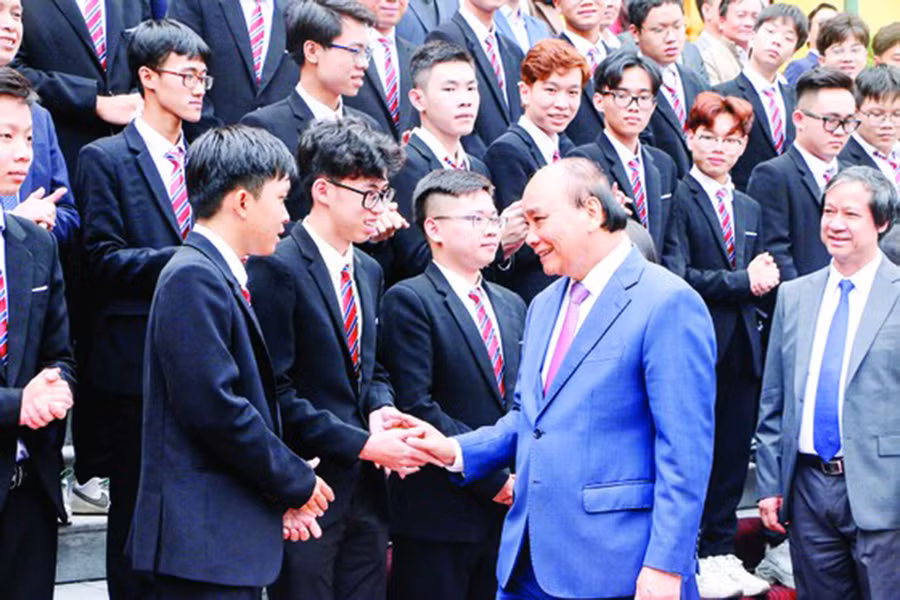  Chủ tịch nước Nguyễn Xuân Phúc gặp mặt, chúc mừng các học sinh đoạt giải Olympic, Khoa học kỹ thuật quốc tế năm 2022