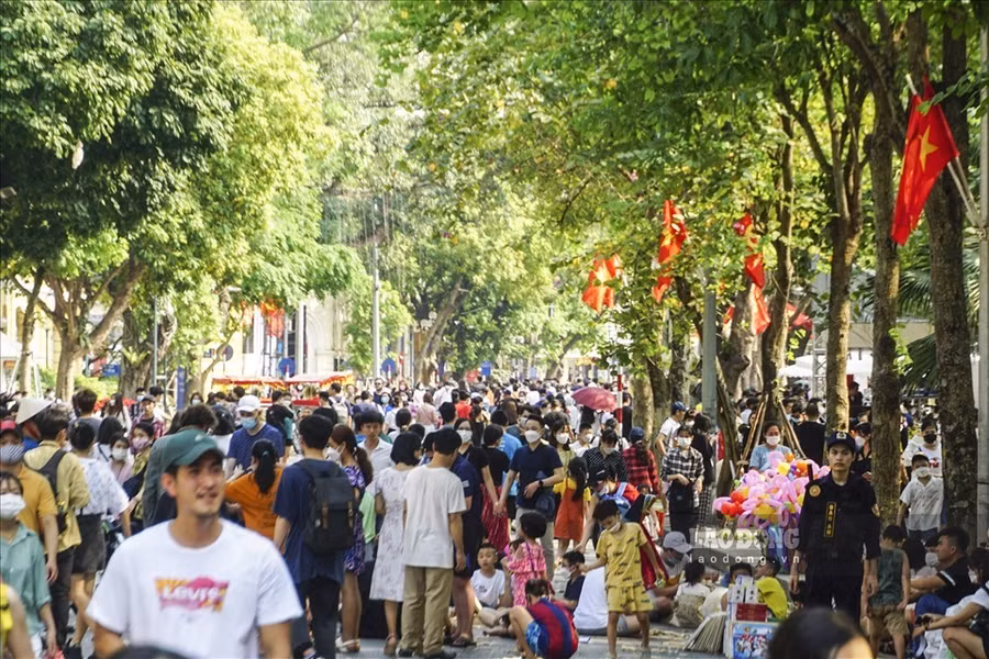 Du lịch Hà Nội đặt mục tiêu đón khoảng 22 triệu lượt khách trong năm 2023. Ảnh: Tùng Giang