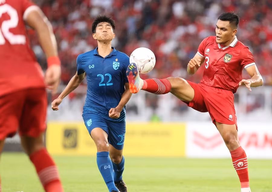 Hàng thủ của Indonesia (áo đỏ) luôn để lại nhiều lo lắng cho CĐV. Ảnh: PSSI Hàng thủ của Indonesia (áo đỏ) luôn để lại nhiều lo lắng cho CĐV. Ảnh: PSSI