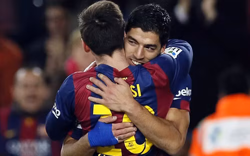 Messi và Suarez ăn mừng bàn thắng mở tỷ số (Ảnh: Getty Images) Messi và Suarez ăn mừng bàn thắng mở tỷ số (Ảnh: Getty Images)