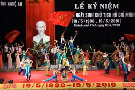 Kỷ niệm ngày sinh Bác Hồ tại quê hương Nghệ An ảnh 1 Kỷ niệm ngày sinh Bác Hồ tại quê hương Nghệ An
