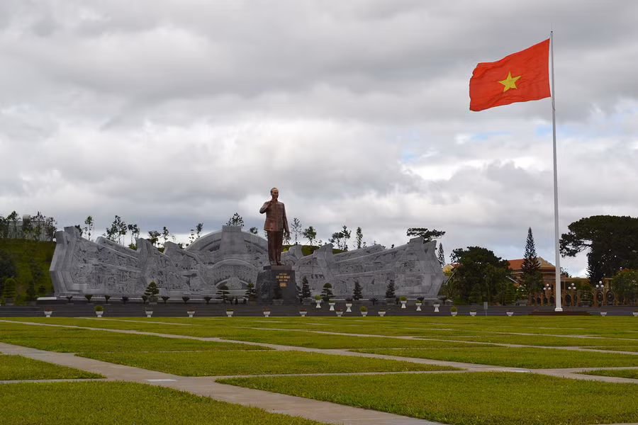 Quảng trường Đại Đoàn Kết-điểm đến đang có “sức nóng” bậc nhất TP. Pleiku nhân dịp nghỉ lễ Tết dương lịch năm nay. Ảnh: Lê Hòa