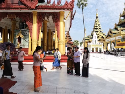 Ăn mặc chỉnh tề khi vào chùa