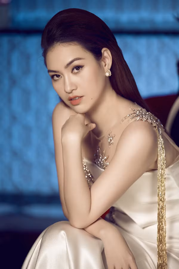 Bộ ảnh do chuyên gia trang điểm Bảo Bảo và styist Kun Chai hỗ trợ thực hiện.