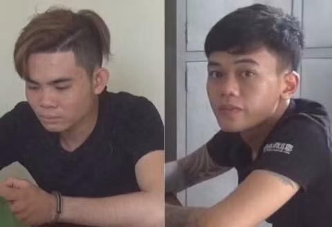  Hoá và Hoàng (từ trái qua) tại cơ quan điều tra. Ảnh: Anh Minh. 