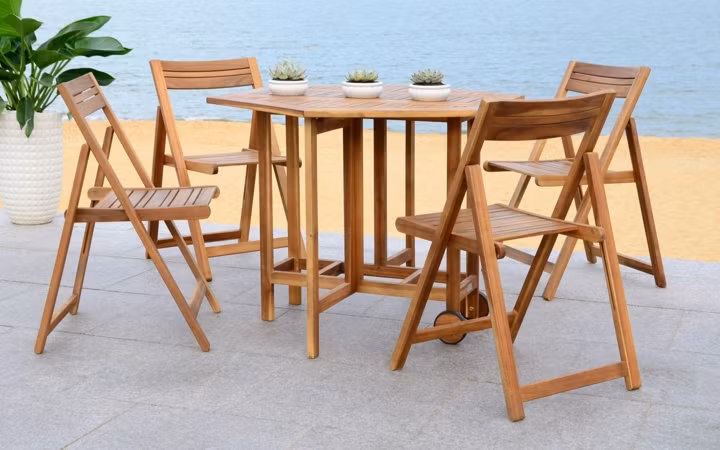 Bàn làm từ gỗ có khả năng chống tia cực tím, có thể đặt ở những khu vực thời tiết khắc nghiệt như ngoài trời, cạnh hồ bơi. Bàn làm từ gỗ có khả năng chống tia cực tím, có thể đặt ở những khu vực thời tiết khắc nghiệt như ngoài trời, cạnh hồ bơi.