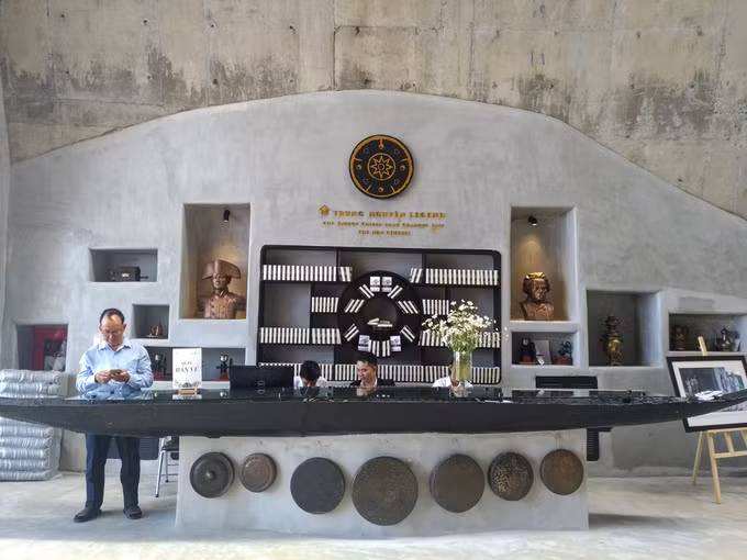 Dù đã mở cửa cho khách tham quan, bảo tàng vẫn đang trong giai đoạn hoàn thiện, nhiều hiện vật còn chưa có chú thích. Một số khu chưa mở cửa cho khách tham quan. Giá vé vào cổng với người lớn là 75.000 đồng, trẻ em là 40.000 đồng một người.