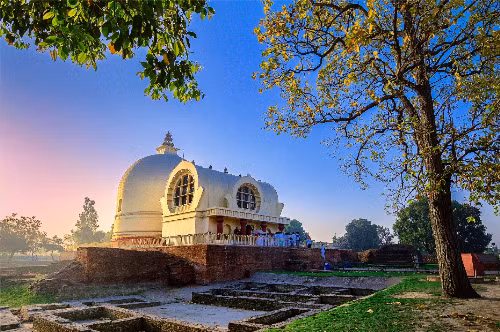 Thánh tích Kushinagar - nơi Đức Phật nhập niết bàn. Thánh tích Kushinagar - nơi Đức Phật nhập niết bàn.