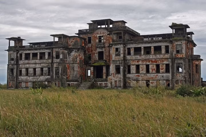  Trạm Đồi Bokor do người Pháp xây dựng vào thập iên 1920 như một nơi tránh cái nóng của Phnom Penh.