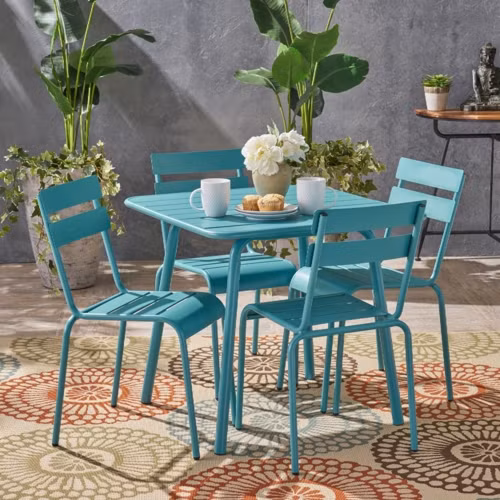 Bàn ghế ngoài trời mang phong cách Retro. Bàn ghế ngoài trời mang phong cách Retro.