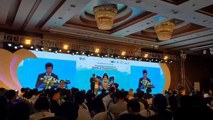Ông Lê Quang Tùng - Thứ trưởng Bộ Văn hóa, Thể thao và Du lịch phát biểu tại Diễn đàn