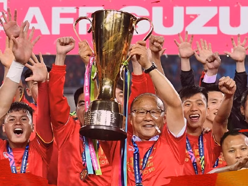 Thầy Park đã hoàn thành điều ước tốp 100 và vô địch AFF Cup, giờ ông lại hướng đến Olympic Tokyo. Ảnh: CTV