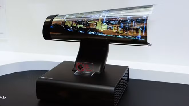 Mẫu thử nghiệm màn hình có thể cuộn lại của LG. (Nguồn: Cnet)