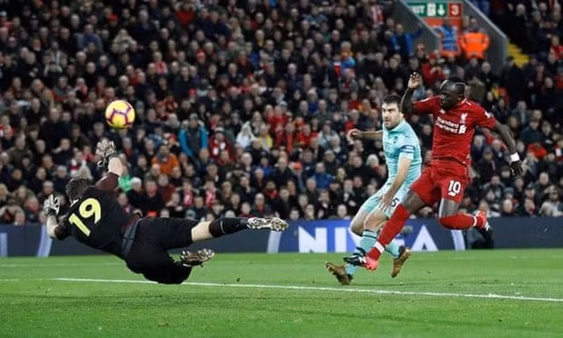 Liverpool kết liễu Arsenal trong hiệp một bằng bàn thắng thứ ba của Mane.