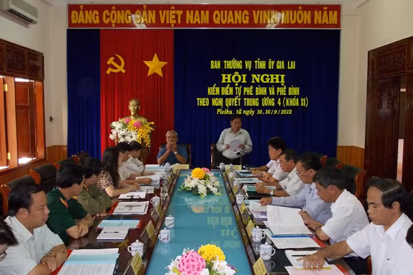 Toàn cảnh Hội nghị kiểm điểm, tự phê bình và phê bình của Ban Thường vụ Tỉnh ủy Gia Lai. Bí Thư Tỉnh ủy Hà Sơn Nhin phát biểu khai mạc. Ảnh: Thanh Nhật