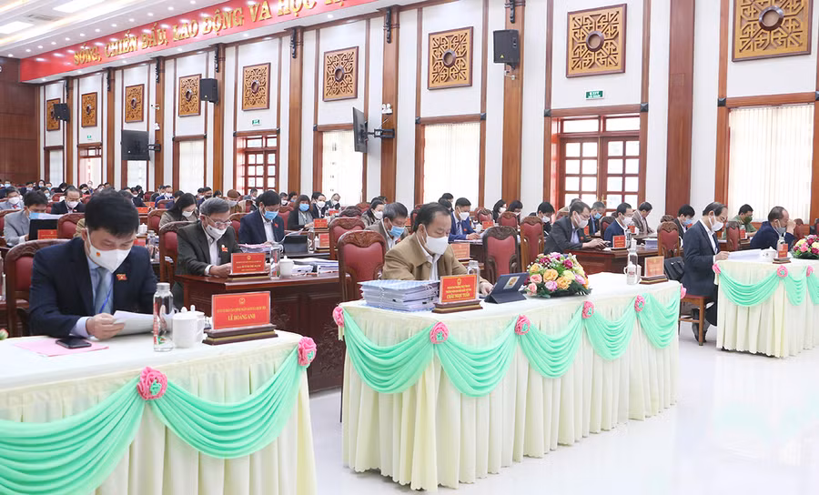 Các đại biểu tham dự kỳ họp. Ảnh: Tấn Thi Các đại biểu tham gia kỳ họp. Ảnh: Tấn Thi