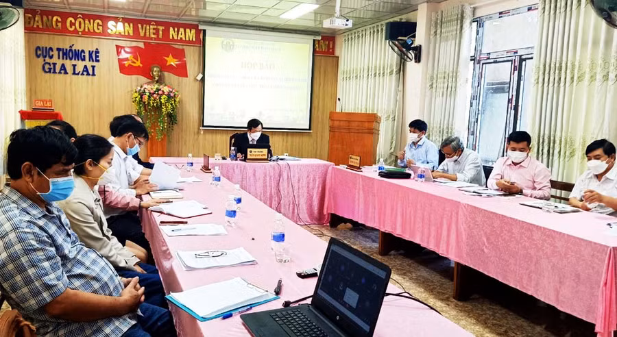Quảng cảnh buổi họp báo công bố số liệu thống kê kinh tế-xã hội năm 2021 (1)