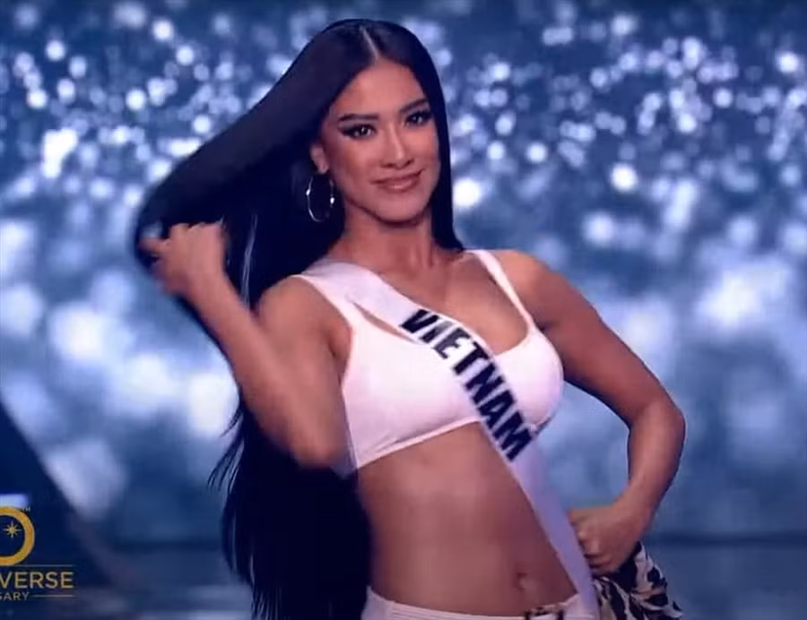 Kim Duyên có màn trình diễn tốt trong đêm thi bán kết. Ảnh: MU. Kim Duyên có màn trình diễn tốt trong đêm thi bán kết. Ảnh: MU.