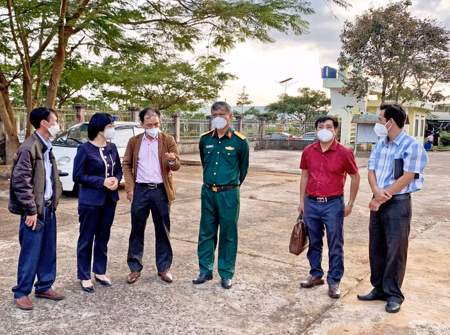 Đoàn kiểm tra của Ban Chỉ đạo phòng-chống dịch Covid-19 tỉnh Gia Lai kiểm tra tại Bệnh viện dã chiến cơ sở 2. Ảnh: Như Nguyện