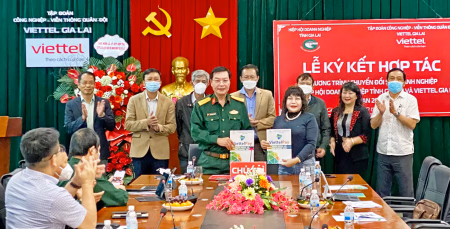 Công ty cổ phần In-Đầu tư Phát triển Giáo dục Gia Lai ký kết sử dụng nền tảng vESS vào hoạt động của doanh nghiệp